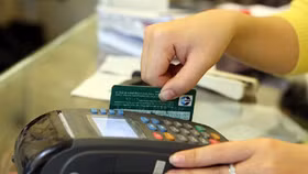 Nhiều khó khăn trong quá trình chuyển đổi thẻ từ sang thẻ chip