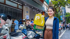 Hà Nội: Xếp hàng dài chờ mua bánh Trung thu truyền thống