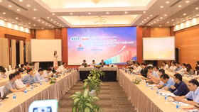 Muốn tháo gỡ khó khăn, doanh nghiệp cần khai thác tốt hơn trên chính "sân nhà"