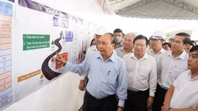 Thủ tướng kiểm tra tiến độ tuyến cao tốc gần 13.000 tỷ đồng