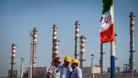 Mỹ đe doạ trừng phạt nếu Trung Quốc tiếp tục mua dầu mỏ của Iran