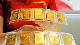 Đồng USD suy yếu, giá vàng bất ngờ tăng trở lại