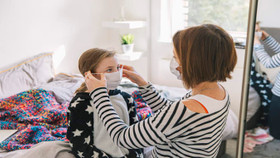 Quan chức y tế Anh cảnh báo về khả năng Covid-19 gây ra triệu chứng mới ở trẻ em