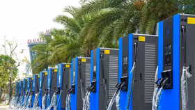 Bao giờ có quy chuẩn, tiêu chuẩn an toàn cho trạm sạc xe điện ở chung cư?