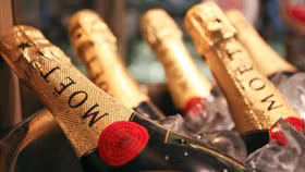 Moet Hennessy dọa ngừng cấp champagne cho thị trường Nga