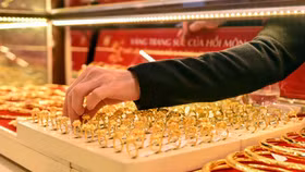 Đồng USD “chờ” dữ liệu lạm phát, giá vàng được đà phục hồi