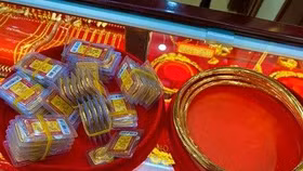 Giá vàng thế giới tăng, trong nước biến động trái chiều