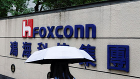 Lo sợ Covid, công nhân bỏ trốn khỏi nhà máy Foxconn Trung Quốc