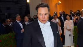 Cổ phiếu Tesla giảm mạnh kể từ khi Elon Musk quyết định mua lại Twitter