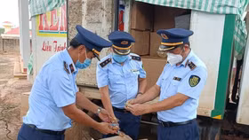 Lợi dụng xe vận tải “luồng xanh” vận chuyển bánh Trung thu nhập lậu