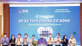 SCB tặng Hải Phòng 5 xe tiêm chủng cơ động