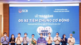 SCB tặng Hải Phòng 5 xe tiêm chủng cơ động