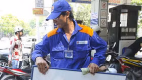 Chính phủ đã kịp thời giảm thuế nhập khẩu xăng dầu theo thẩm quyền