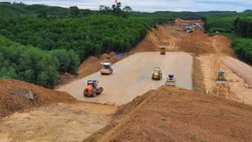 Xử lý triệt để tình trạng đầu cơ, nâng giá vật liệu cao tốc Bắc - Nam