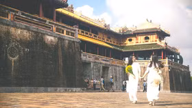 Miễn 100% vé tham quan di sản Huế cho phụ nữ mặc áo dài truyền thống