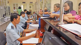 Chính phủ yêu cầu các bộ, ngành cắt giảm 20% thủ tục hành chính, các bước trung gian không cần thiết