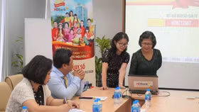 Nhiều khách hàng trúng lộc vàng đầu năm của HDbank