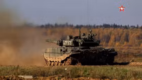 Video lính tăng Nga diễn tập bắn đạn thật ở ngoại ô Moscow