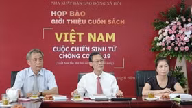 Tái bản cuốn sách “Việt Nam - Cuộc chiến sinh tử chống Covid-19”