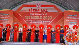 Gần 1.000 gian hàng tham gia triển lãm Vietbuild 2023