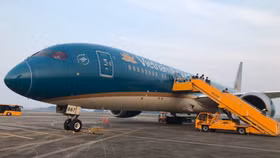 Chuyến bay chở 93 người Việt Nam từ Anh về nước hạ cánh tại sân bay Vân Đồn