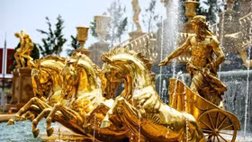 5 tác phẩm điêu khắc đặc biệt nhất tại Thác Thần Mặt Trời ở Bà Nà Hills