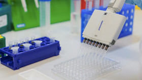 Phát hiện nhược điểm lớn của vaccine trị Covid-19 của Nga, Trung Quốc