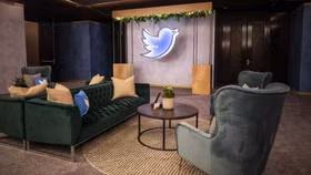 Twitter bán đấu giá đồ gia dụng để có tiền… trả mặt bằng trụ sở