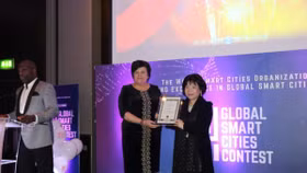 CT HĐQT AIC Group Nguyễn Thị Thanh Nhàn nhận giải thưởng quốc tế về “Quốc gia thông minh”