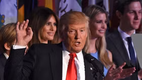 Nghệ thuật "chơi đùa" với truyền thông của Donald Trump