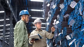 Giá thép ngày 17/7: Trong nước đứng giá, quốc tế kéo dài chuỗi tăng mạnh