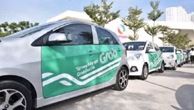 Bộ GTVT dừng thí điểm taxi công nghệ từ 1/4