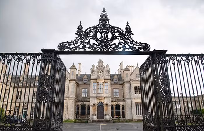 stoke-rochford-hall-1.jpg