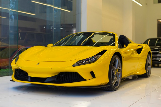 Một loạt siêu xe dán logo của ông Đặng Lê Nguyên Vũ được bật mí! ảnh 3 Một loạt siêu xe dán logo của ông Đặng Lê Nguyên Vũ được bật mí! ảnh 3