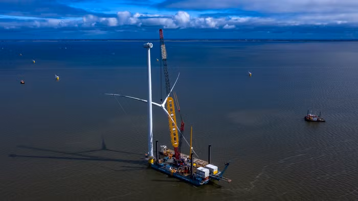 Eerste-turbine-WP-Fryslan-compleet.-Foto-door-Casper-van-der-Kloet.jpg