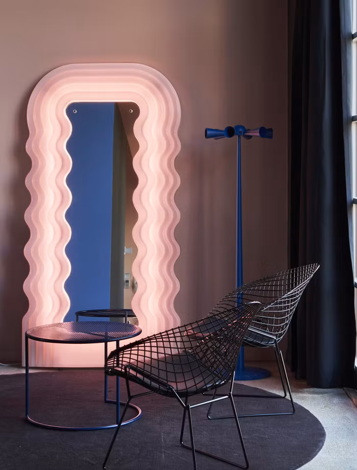 Gương Ultrafragola, chiếc gương ‘sống ảo’ chiếm sóng mạng xã hội trong thời gian qua - Ảnh 1.