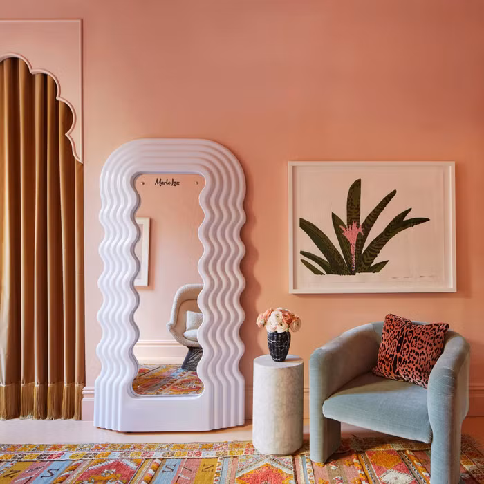 Gương Ultrafragola, chiếc gương ‘sống ảo’ chiếm sóng mạng xã hội trong thời gian qua - Ảnh 2.