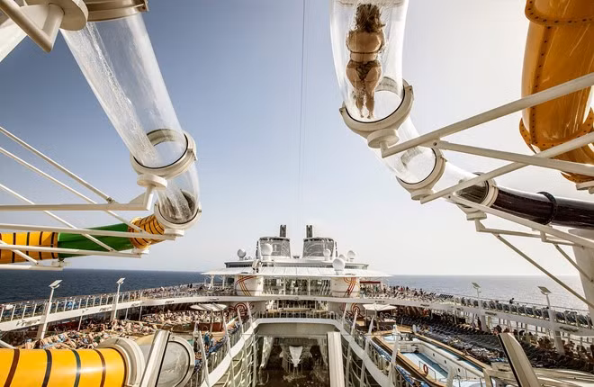 Cuộc sống xa xỉ trên du thuyền lớn nhất thế giới ảnh 9