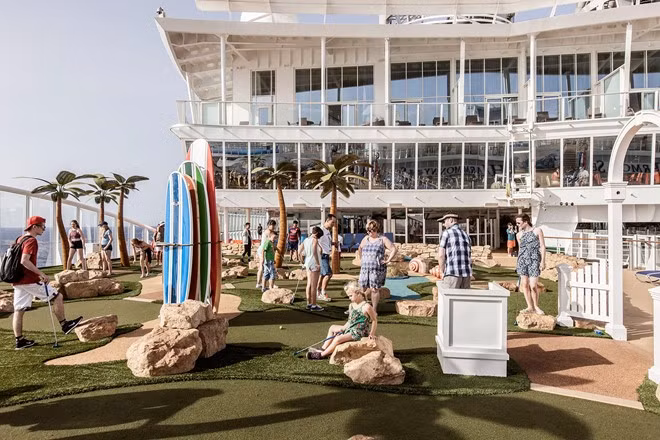 Cuộc sống xa xỉ trên du thuyền lớn nhất thế giới ảnh 15