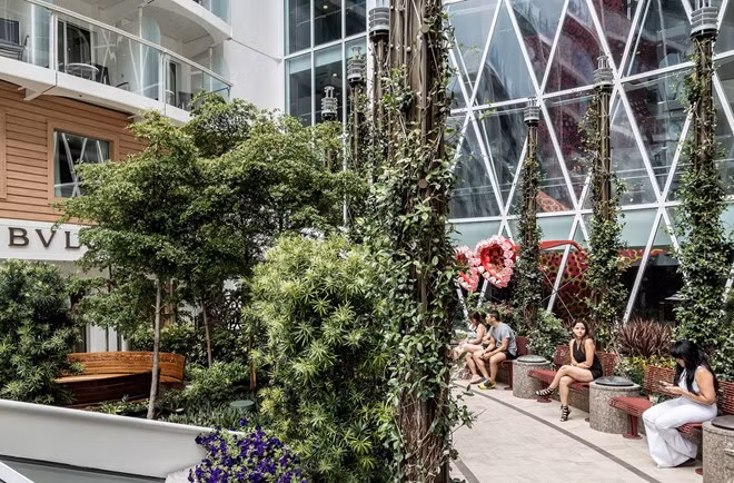 Cuộc sống xa xỉ trên du thuyền lớn nhất thế giới ảnh 5