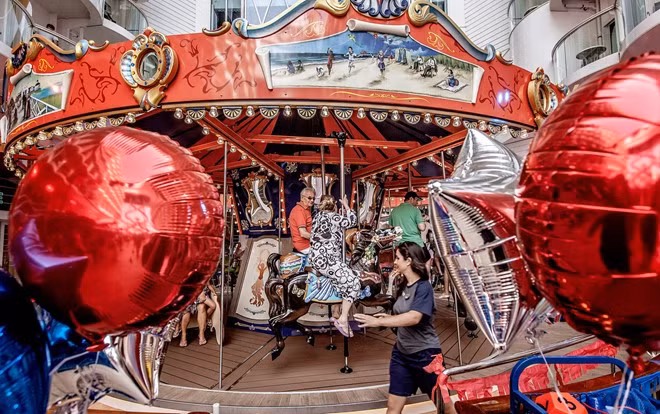 Cuộc sống xa xỉ trên du thuyền lớn nhất thế giới ảnh 6