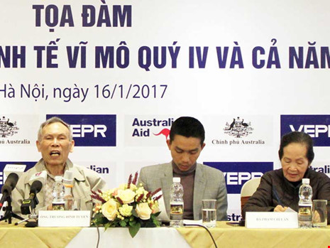 "Đi vay tiền mà ngồi ghế hạng thương gia" ảnh 1