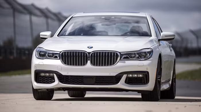 2016-BMW-7-Series-101.jpg
