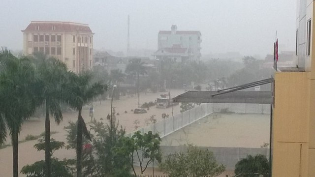 Hơn 1.000 hộ dân vùng rốn lũ Tân Hóa đã bị ngập trong lũ ảnh 1