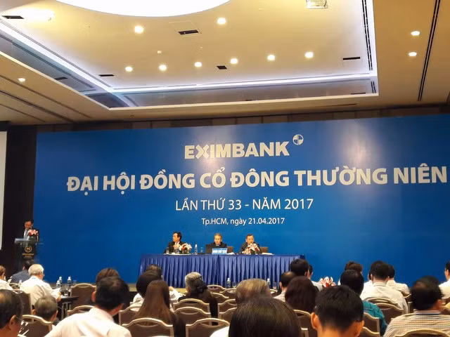 Nếp nhăn trên trán cổ đông Eximbank ảnh 1