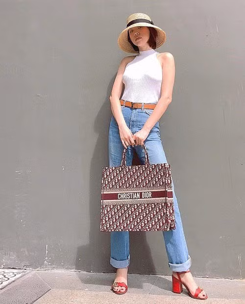 SAO SẮM GÌ: Chiếc túi này có gì mà cả Hoa hậu, diễn viên, người mẫu đều đụng hàng - 16