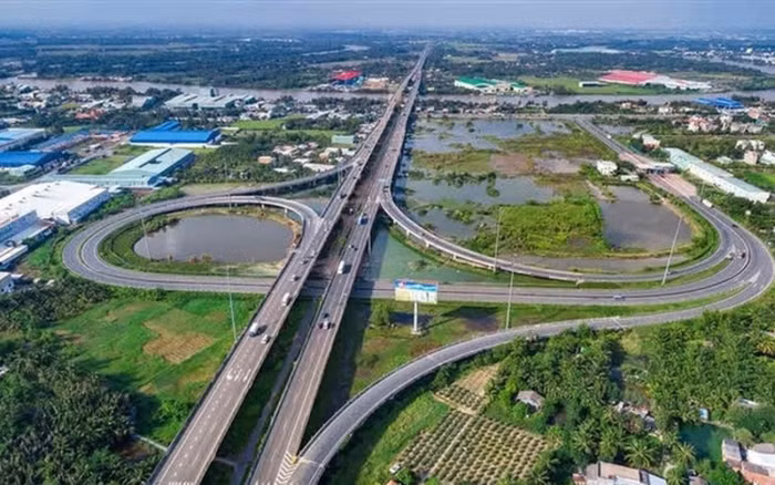 Thủ tướng yêu cầu các Bộ ngành, địa phương tiếp tục phát huy tinh thần trách nhiệm cao nhất, nỗ lực đẩy nhanh tiến độ các công trình, dự án quan trọng quốc gia, trọng điểm ngành Giao thông vận tải 