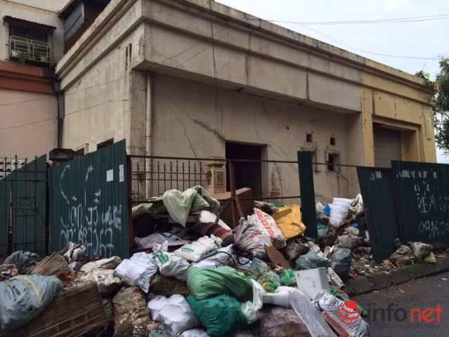"Ghê răng" nhìn những tòa nhà tái định cư Hà Nội dọa sập ảnh 1