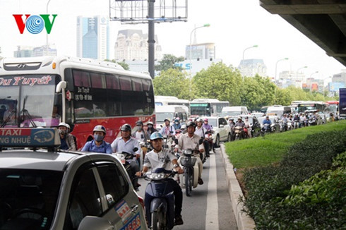 Hà Nội: Khổ sở chen chúc ở các bến xe về quê ảnh 4