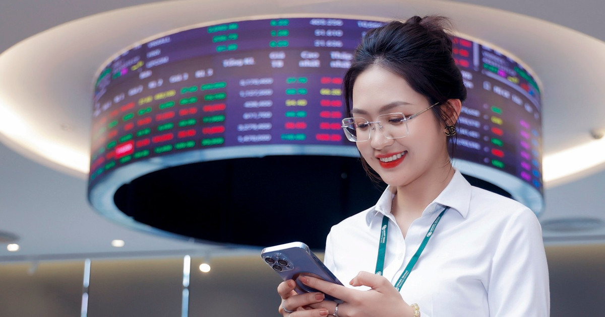 Tiền vào ồ ạt, VN-Index có đỉnh lịch sử mới, khối ngoại tranh thủ bán ròng